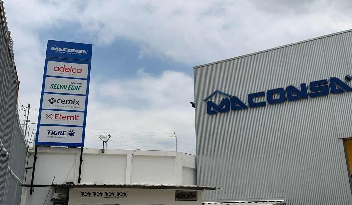 Fachada e identificación fabricada por DOMAC para Maconsa